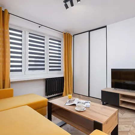 Апартаменты Center One-bedroom With Bathtub By Renters *